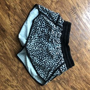 Lululemon 3.5inch run shorts size 6